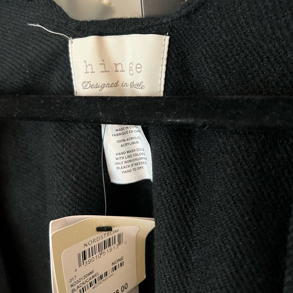 Black wool wrap - Picture 3 of 3